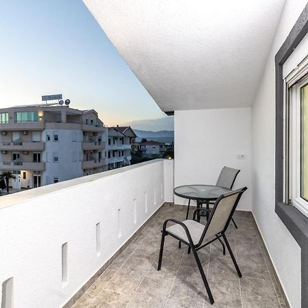 Apart-Hotel Prestige Ulcinj Bagian luar foto