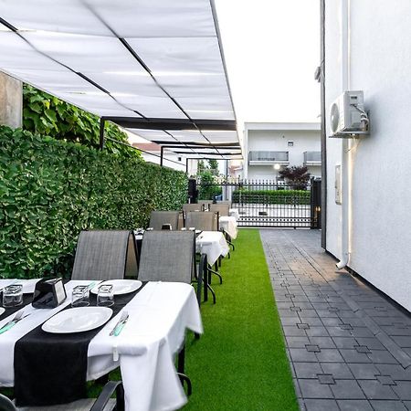 Apart-Hotel Prestige Ulcinj Bagian luar foto