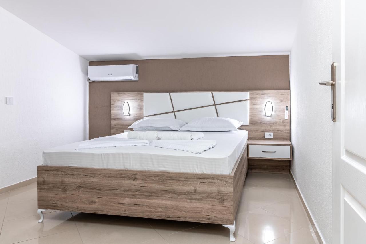 Apart-Hotel Prestige Ulcinj Bagian luar foto