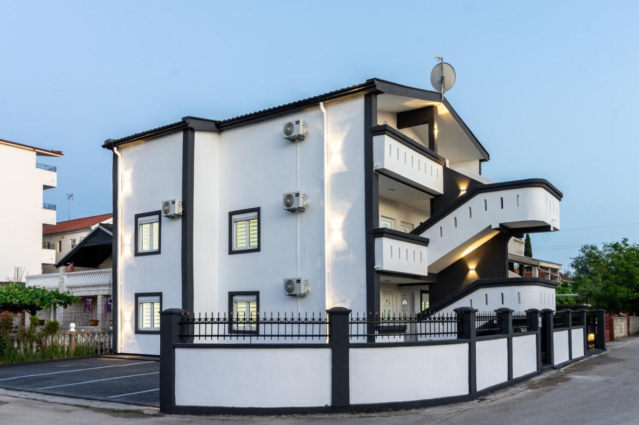 Apart-Hotel Prestige Ulcinj Bagian luar foto