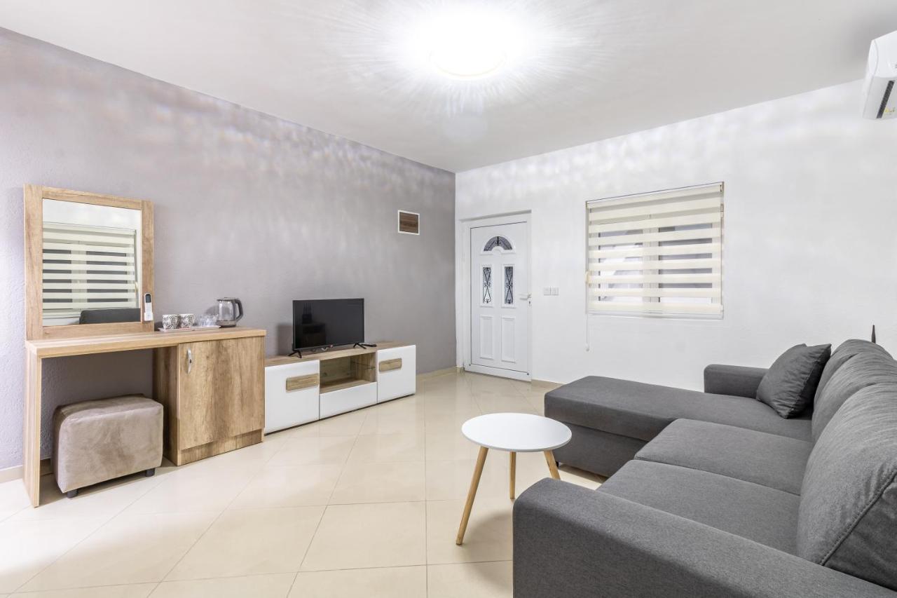 Apart-Hotel Prestige Ulcinj Bagian luar foto