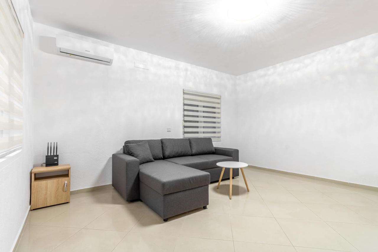 Apart-Hotel Prestige Ulcinj Bagian luar foto