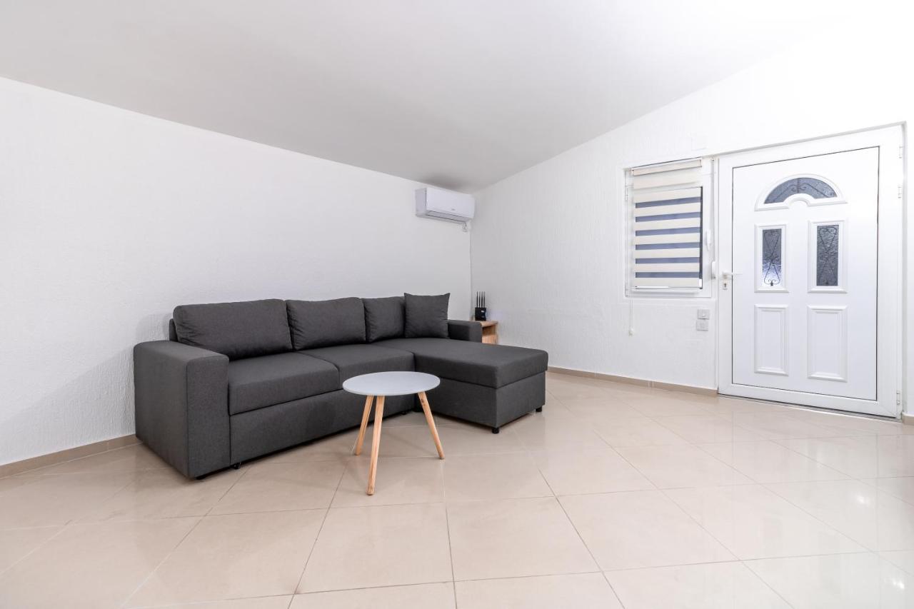 Apart-Hotel Prestige Ulcinj Bagian luar foto