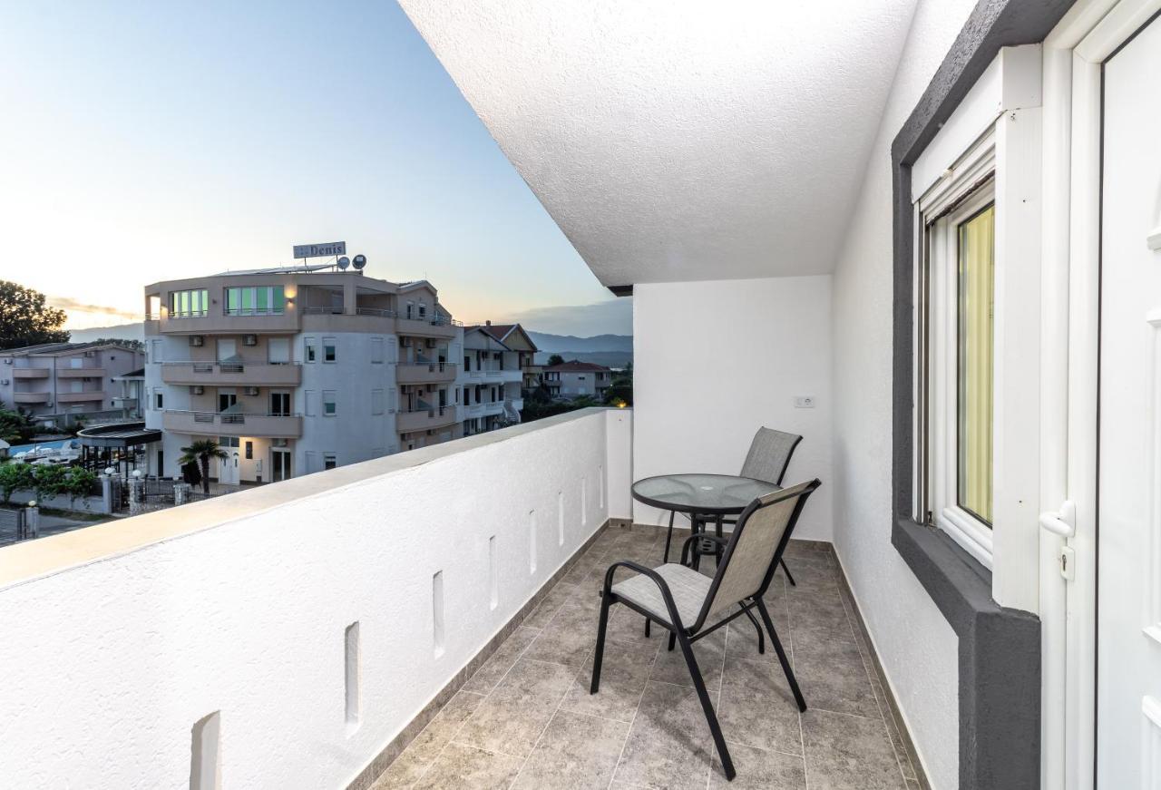 Apart-Hotel Prestige Ulcinj Bagian luar foto