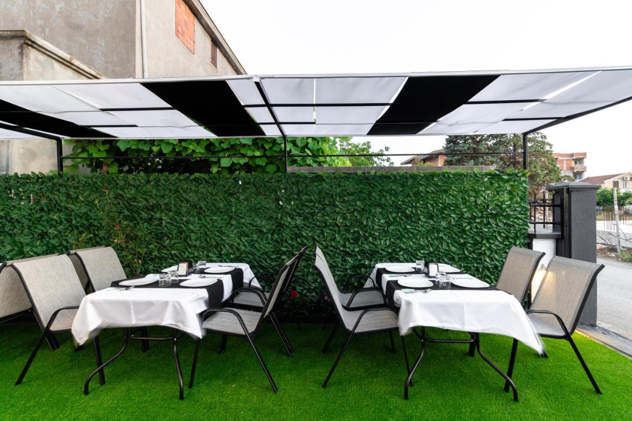 Apart-Hotel Prestige Ulcinj Bagian luar foto