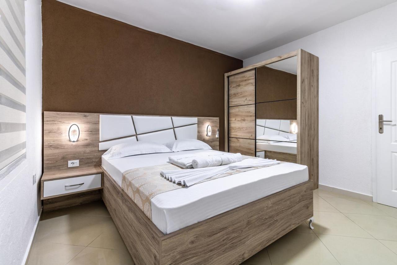 Apart-Hotel Prestige Ulcinj Bagian luar foto