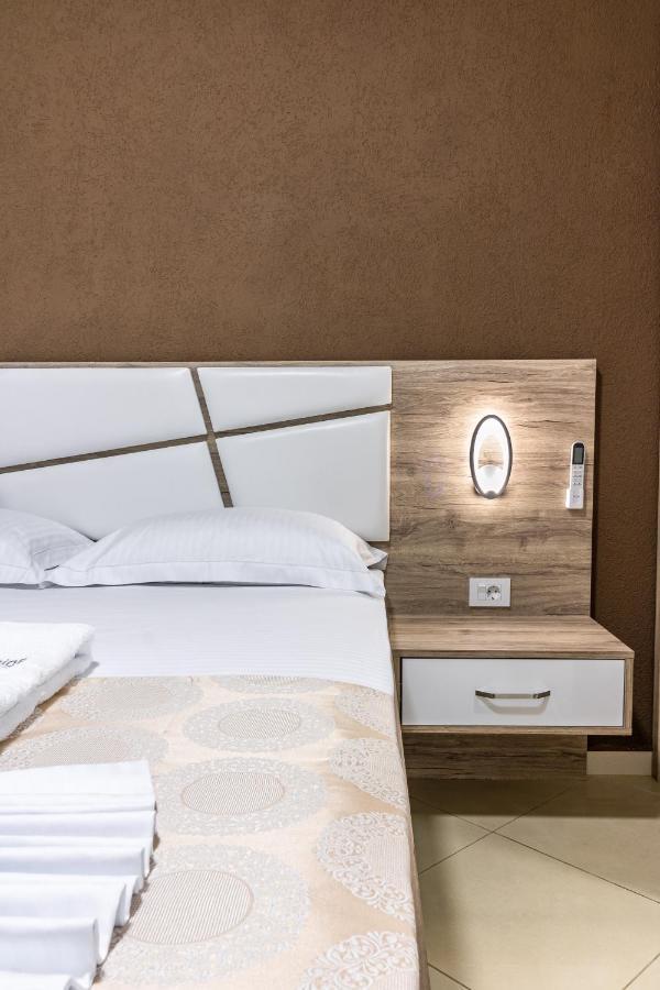 Apart-Hotel Prestige Ulcinj Bagian luar foto