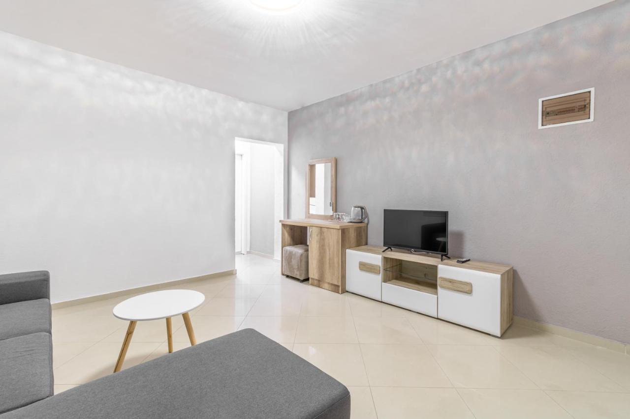 Apart-Hotel Prestige Ulcinj Bagian luar foto