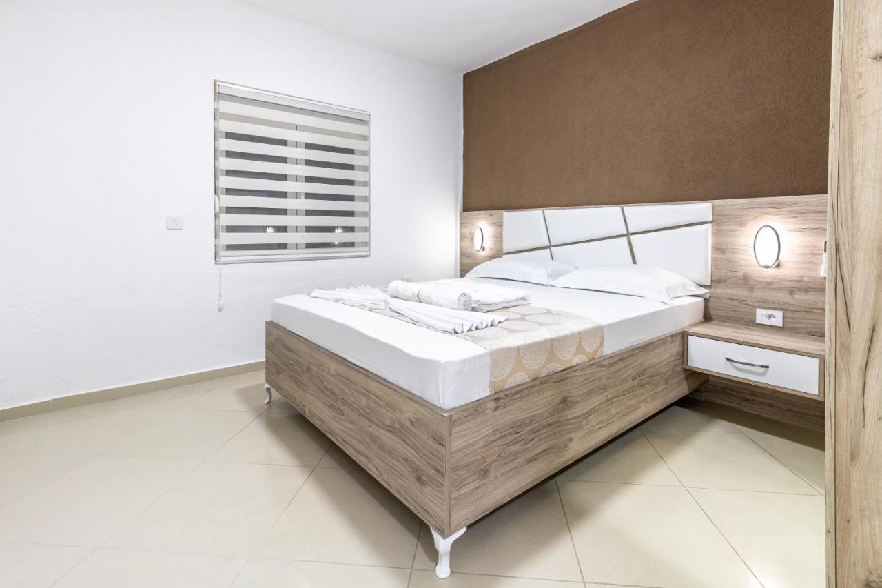 Apart-Hotel Prestige Ulcinj Bagian luar foto